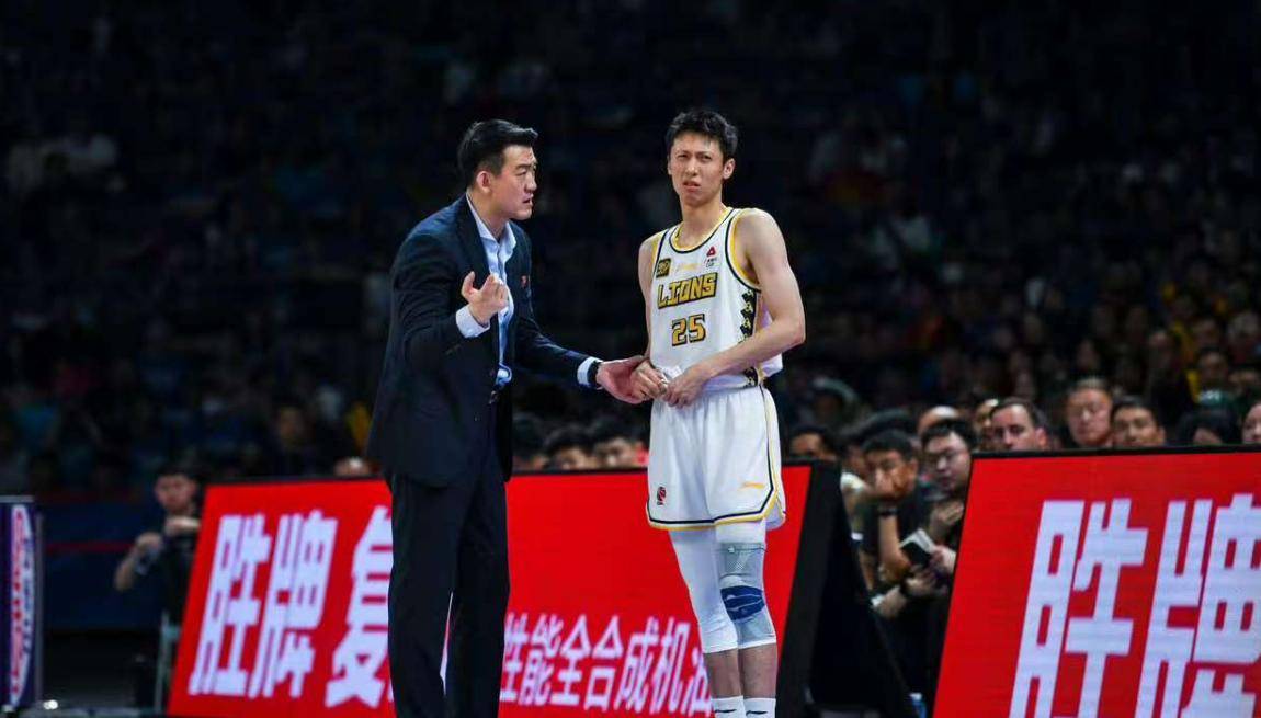 广厦男篮发布备战花絮；清晨状态回暖；英超任务艰巨；细节决定成败的简单介绍