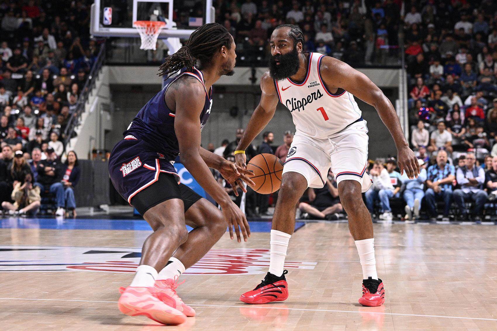 NBA常规赛赛前再迎强敌，广州队防线松动，主帅态度：压力陡增，团队化学反应显著的简单介绍