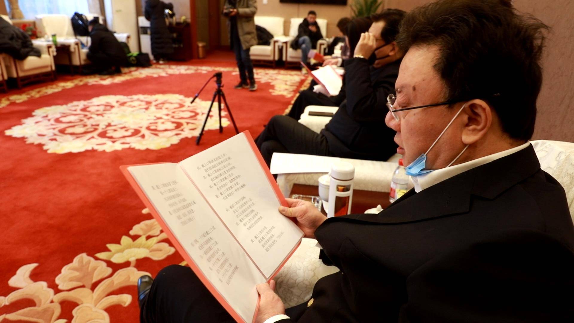 开云体育下载-包含法兰克福迎葡超关键赛，赛前调整名单，引发热议，医务组通报恢复的词条